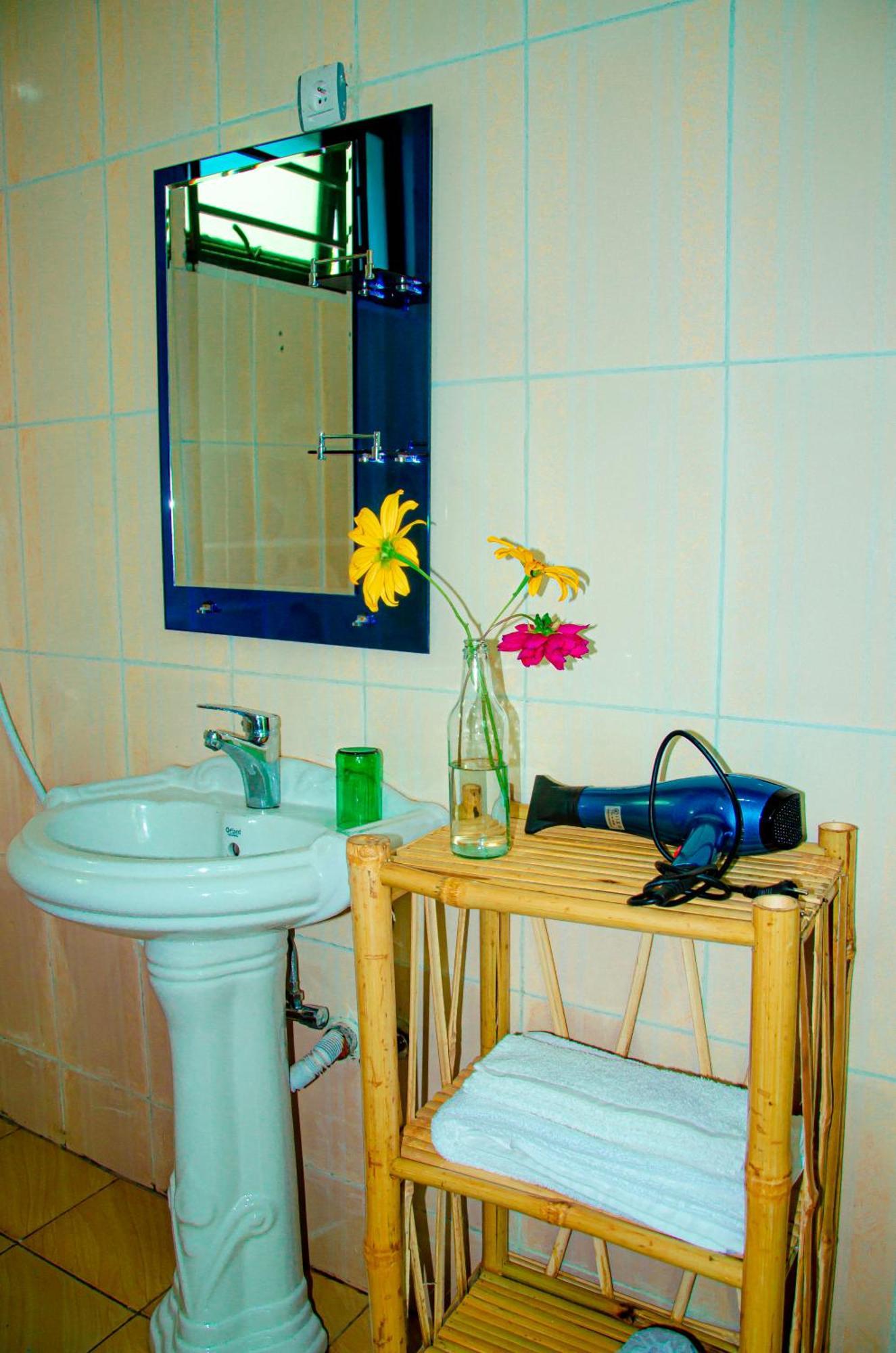 Karisimbi Cave Resort Ruhengeri ภายนอก รูปภาพ
