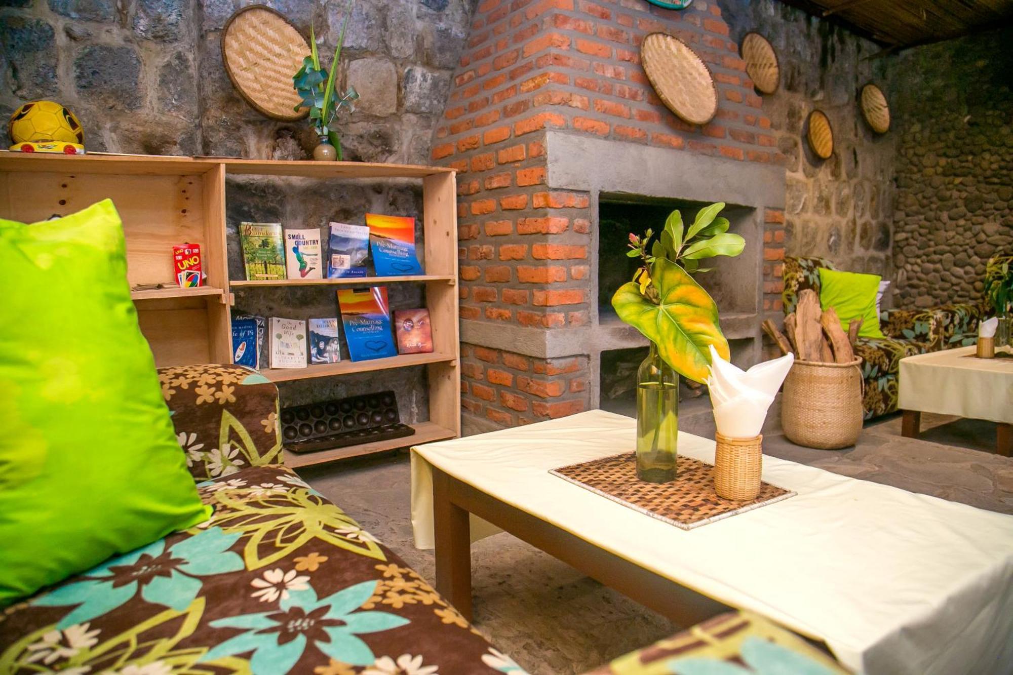 Karisimbi Cave Resort Ruhengeri ภายนอก รูปภาพ