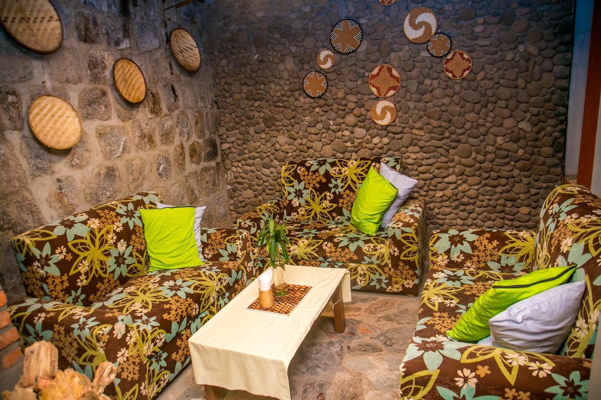 Karisimbi Cave Resort Ruhengeri ภายนอก รูปภาพ