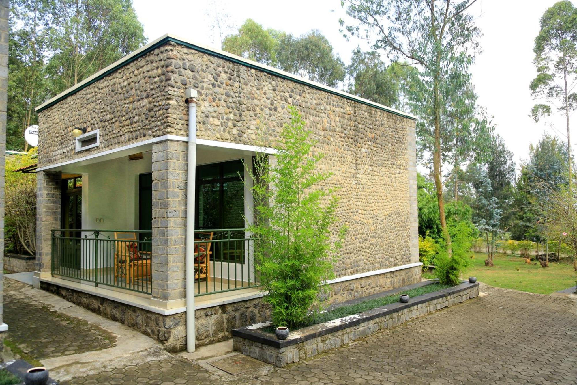 Karisimbi Cave Resort Ruhengeri ภายนอก รูปภาพ