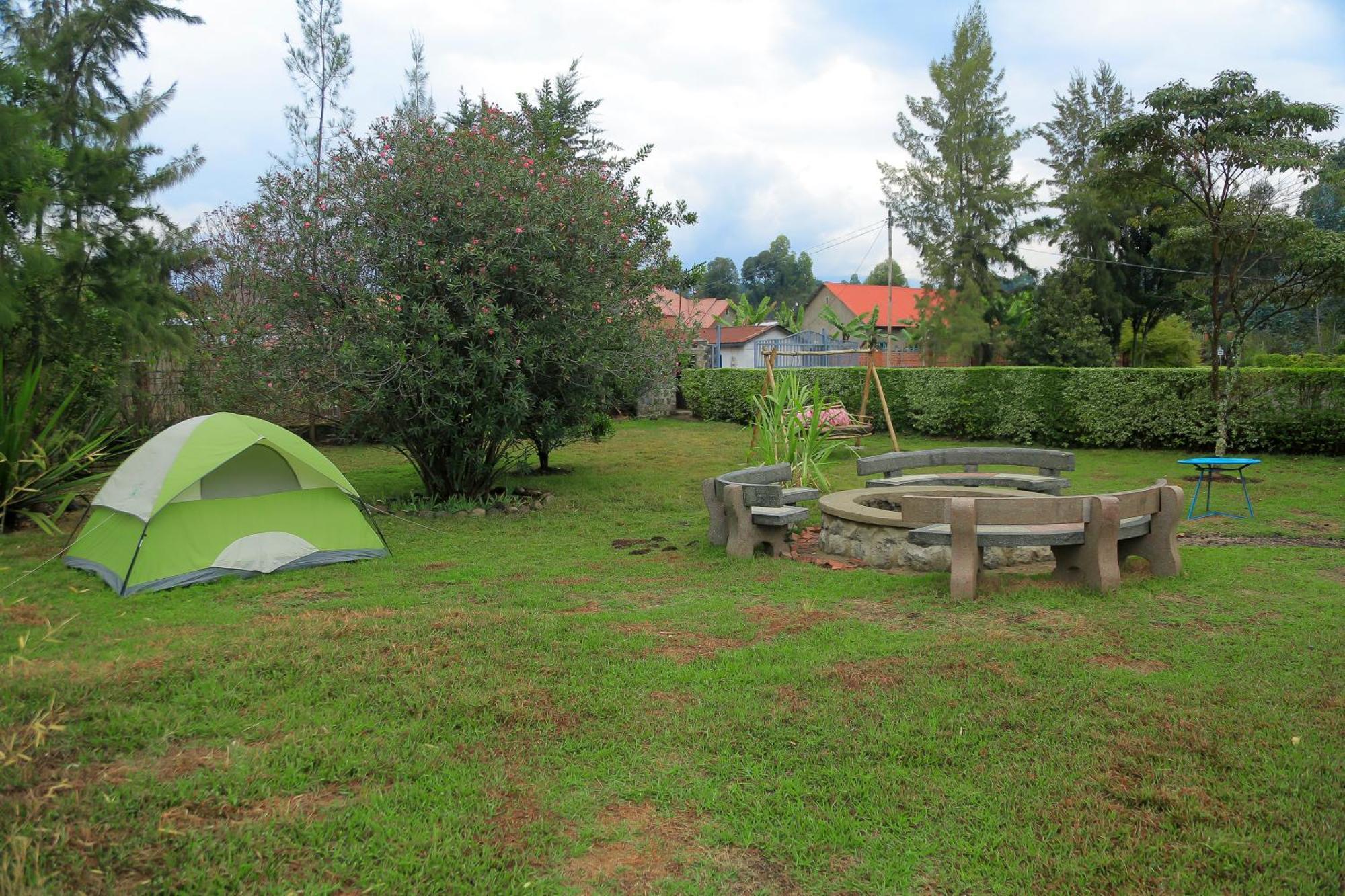 Karisimbi Cave Resort Ruhengeri ภายนอก รูปภาพ